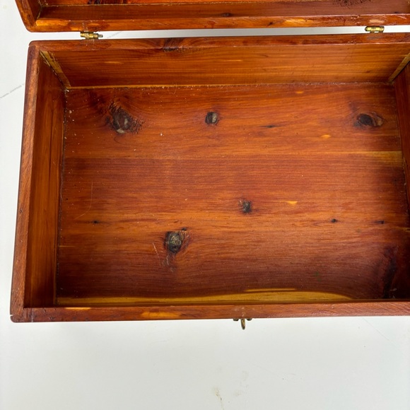 Vintage miniature cedar wood chest/hope chest/jewelry box-EUC - Picture 8 of 15